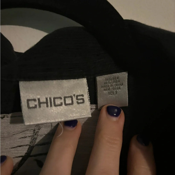 Chico’s‎ size 3 silk/linen blend black top with shell buttons. - Picture 2 of 4